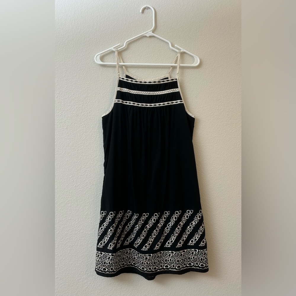 BCBGMaxazria black cream sundress embroidered trim dress with pockets‎